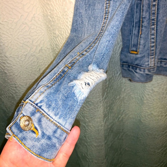 Distressed Blue Denim Jean Jacket 💙 - Picture 2 of 5